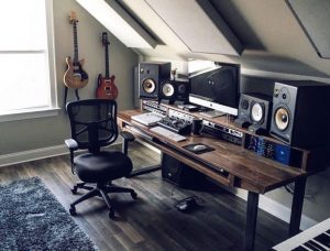 set-up-multiple-studio-monitors-to-the-computer